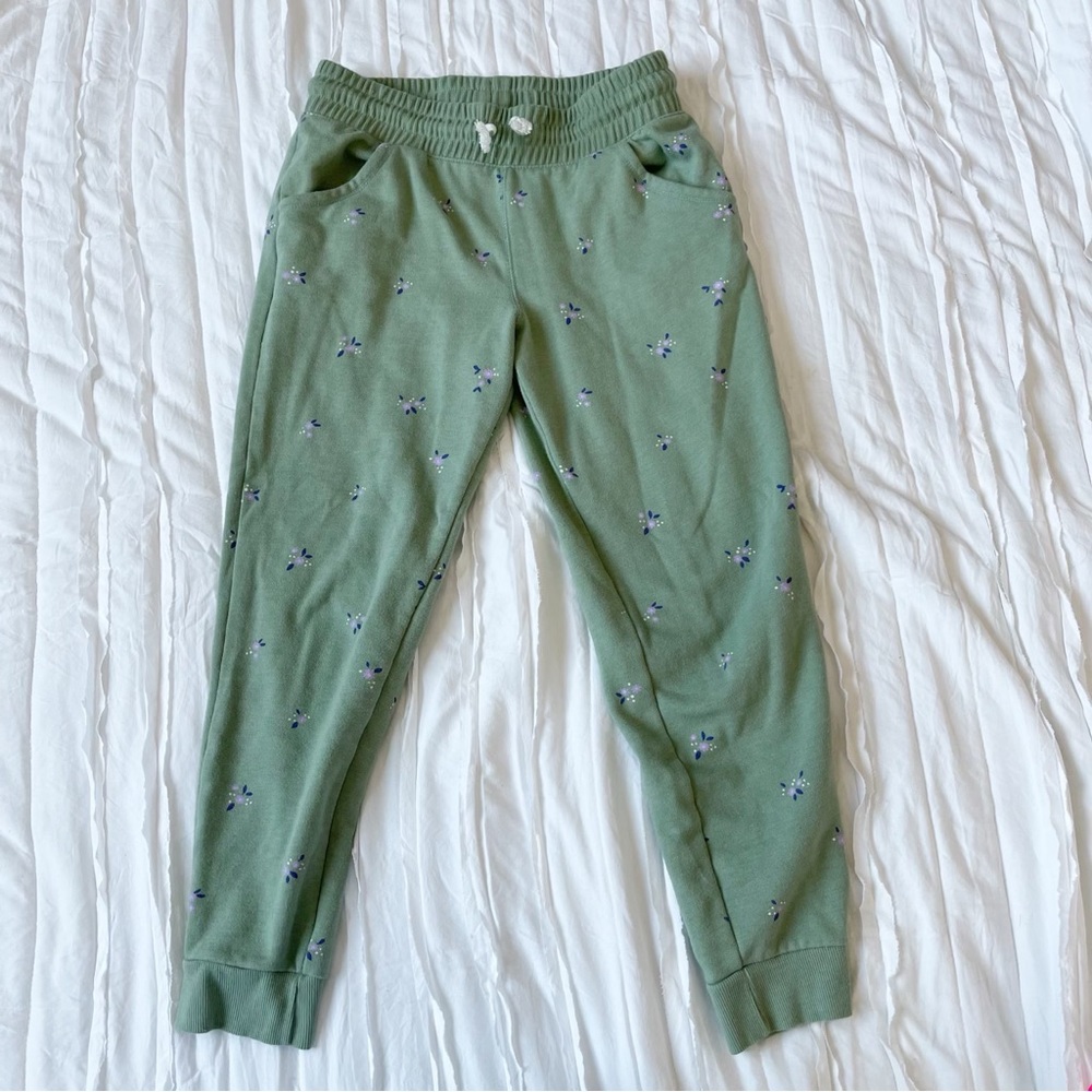 Cat and Jack Youth Girls’ Army Green Floral Jogger Sweatpants